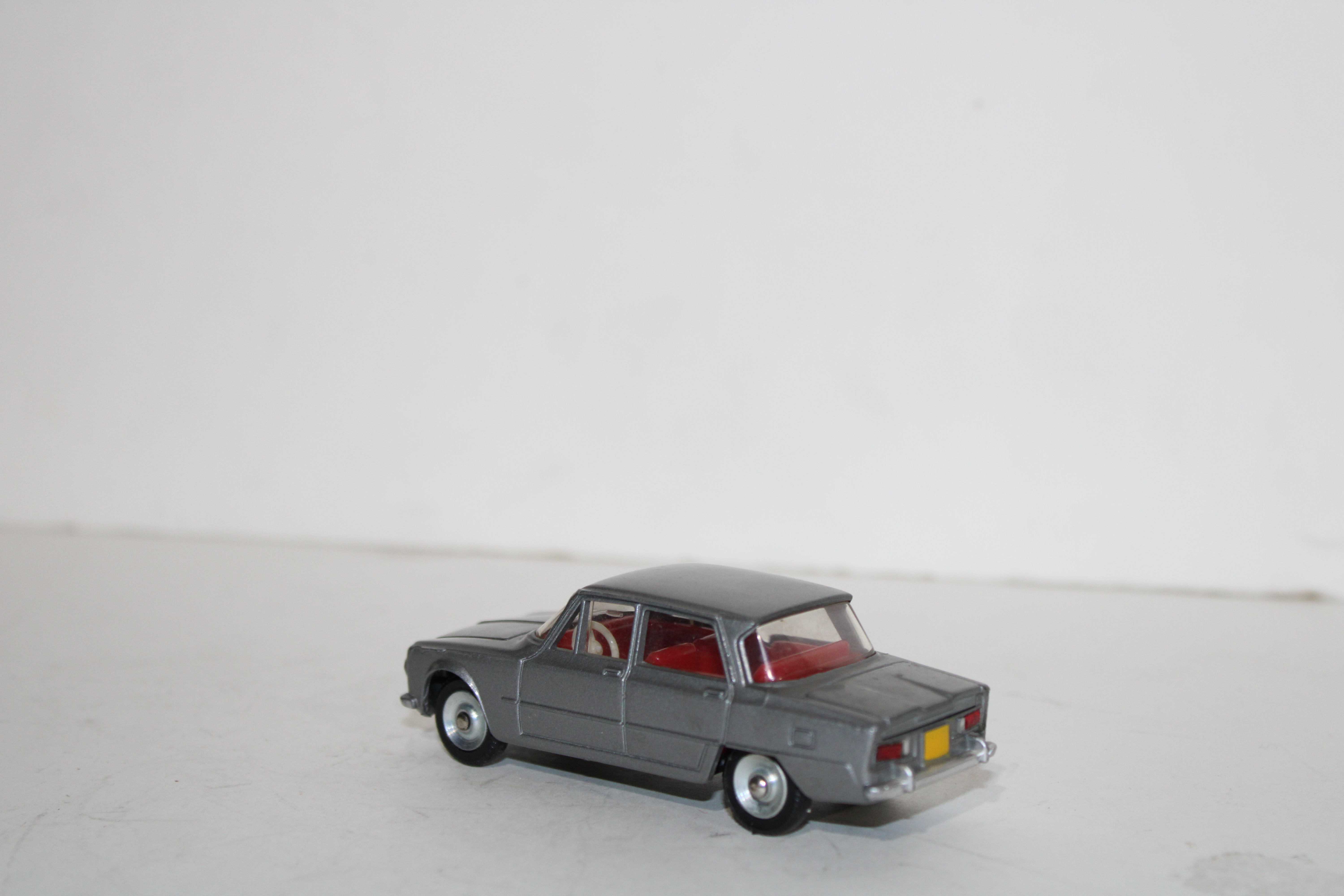 ALFA ROMEO GIULIA TI DINKY TOYS 1/43