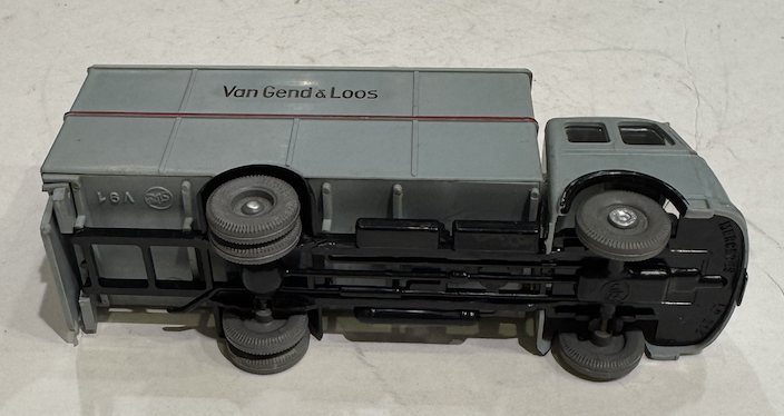 MERCEDES-BENZ LP315 SIKU 1/43