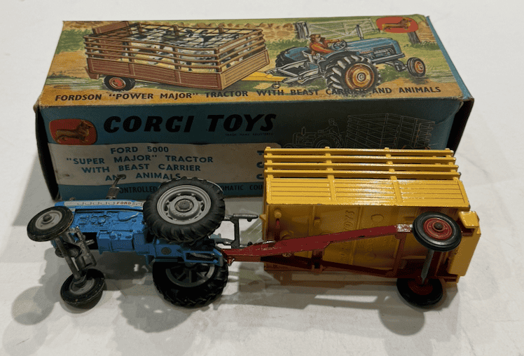 FROD 500 "SUPER MAJOR" TRACTOR WITH BEAST CARRIER AND ANIMALS CORGI TOYS  1/43
