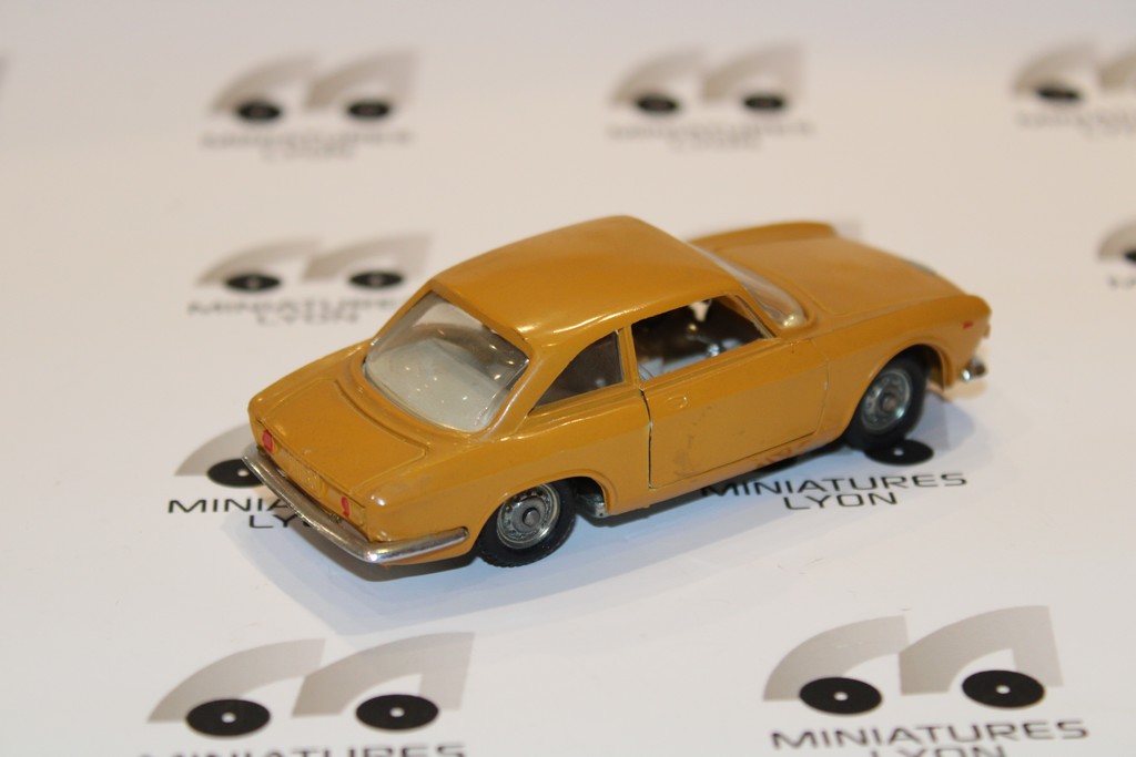 ALFA ROMEO GIULIA GT 1300 JUNIOR POLITOYS N°80