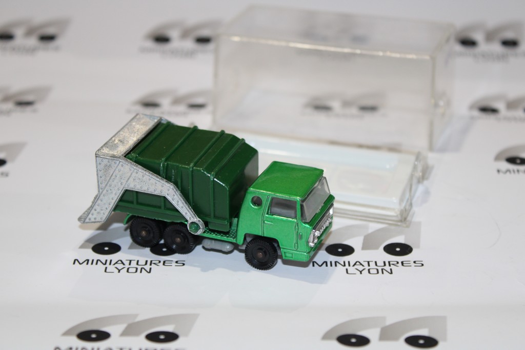 BERNARD POUBELLE MAJORETTE 218