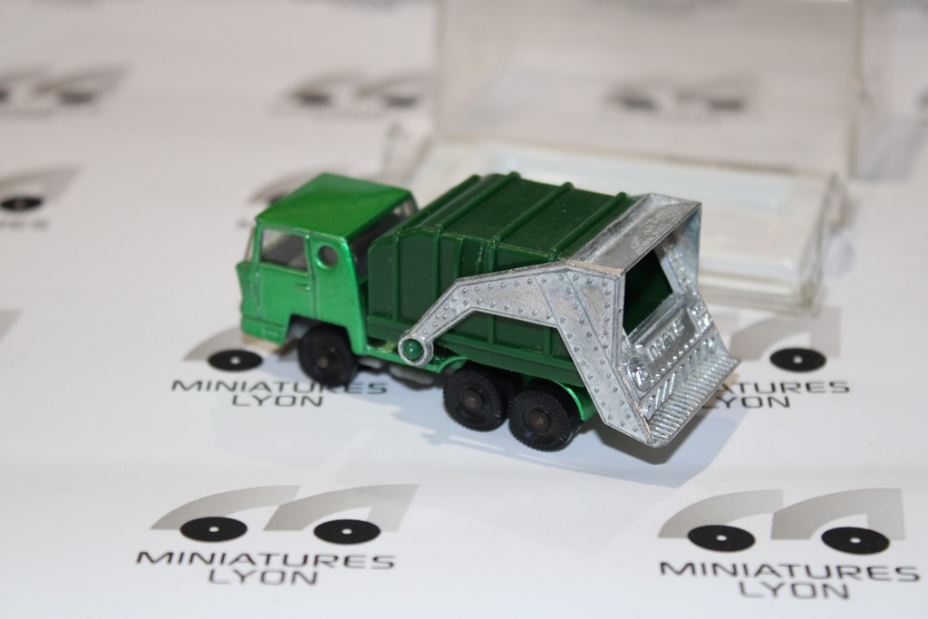 BERNARD POUBELLE MAJORETTE 218