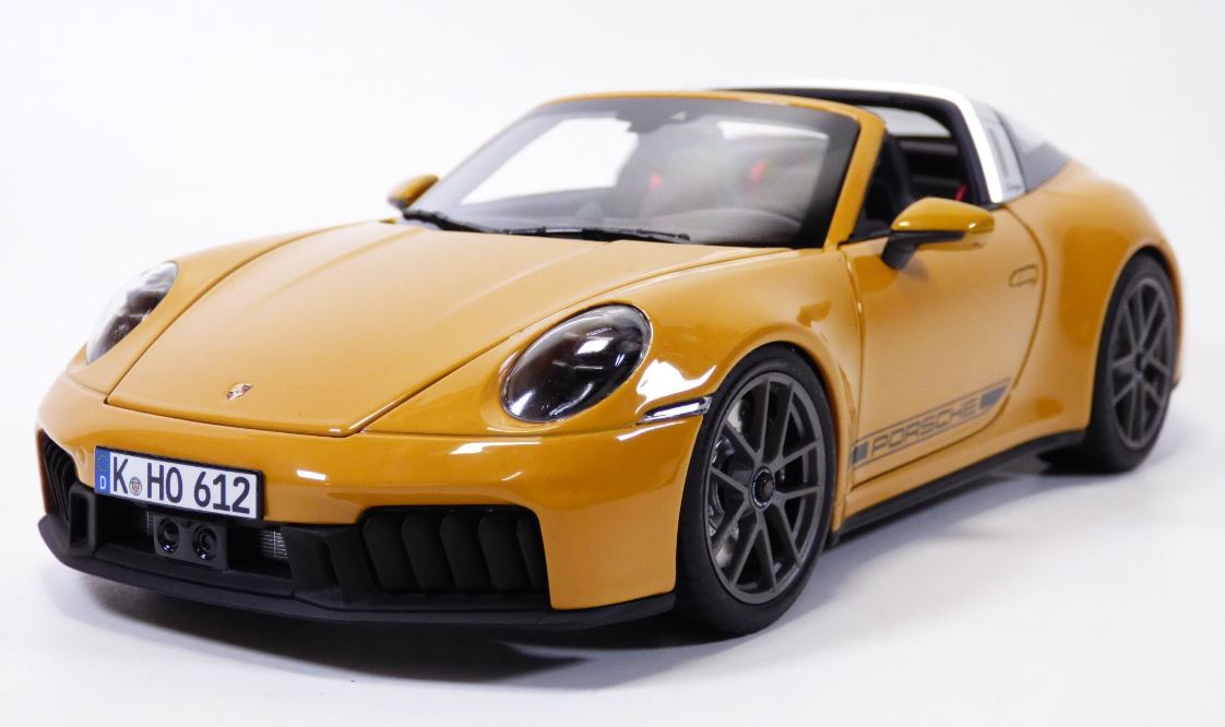 PORSCHE 911 TARGA 2024 jaune Bahama NOREV 1/18