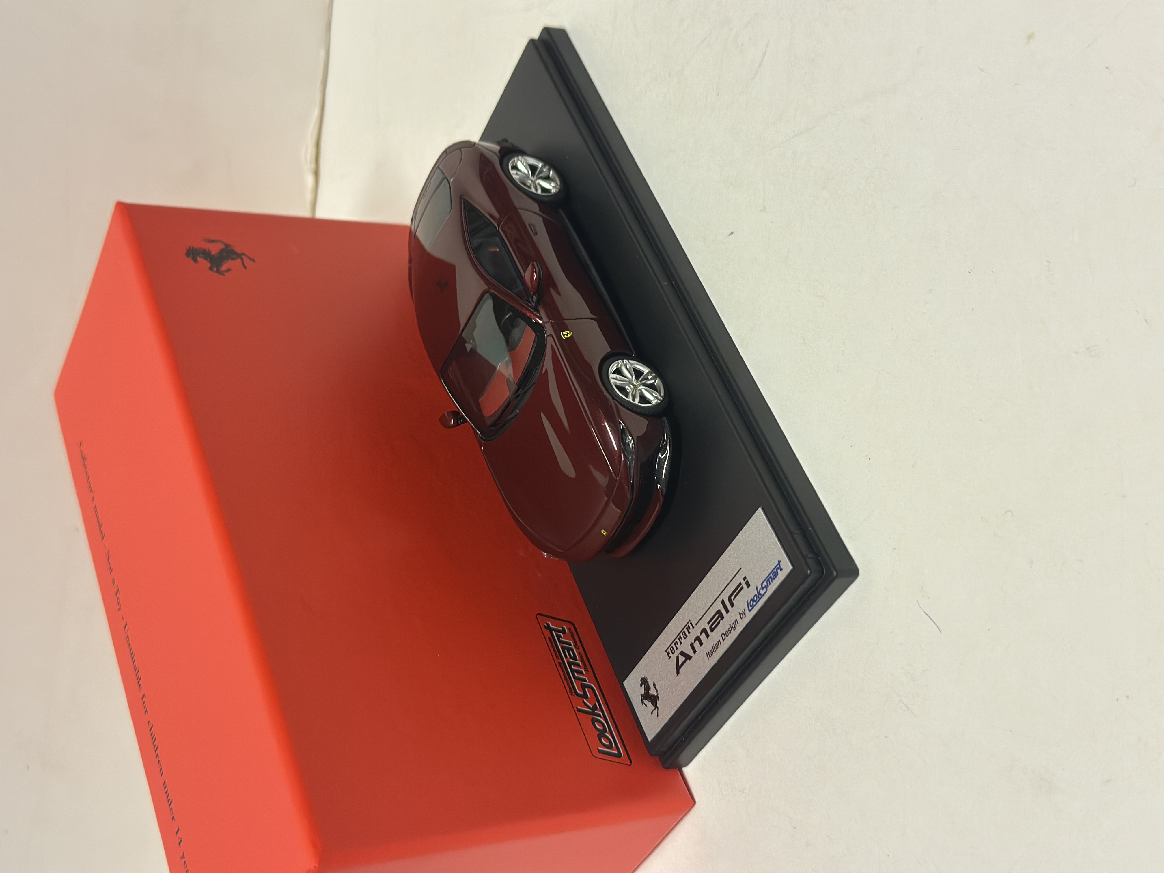 FERRARI AMALFI 2025 ROUGE "RUBINO MICALIZZATO" LOOK SMART 1/43