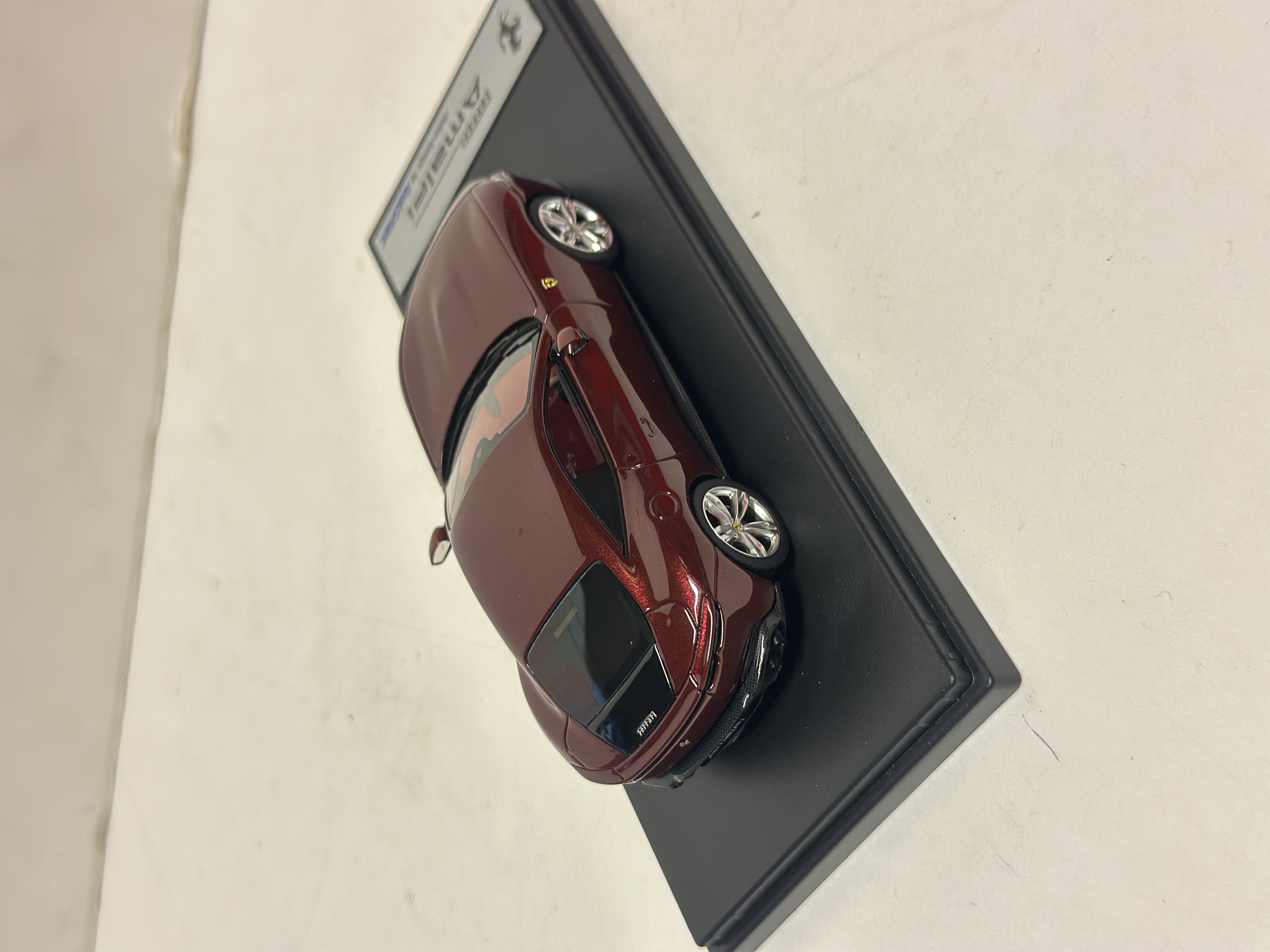 FERRARI AMALFI 2025 ROUGE "RUBINO MICALIZZATO" LOOK SMART 1/43