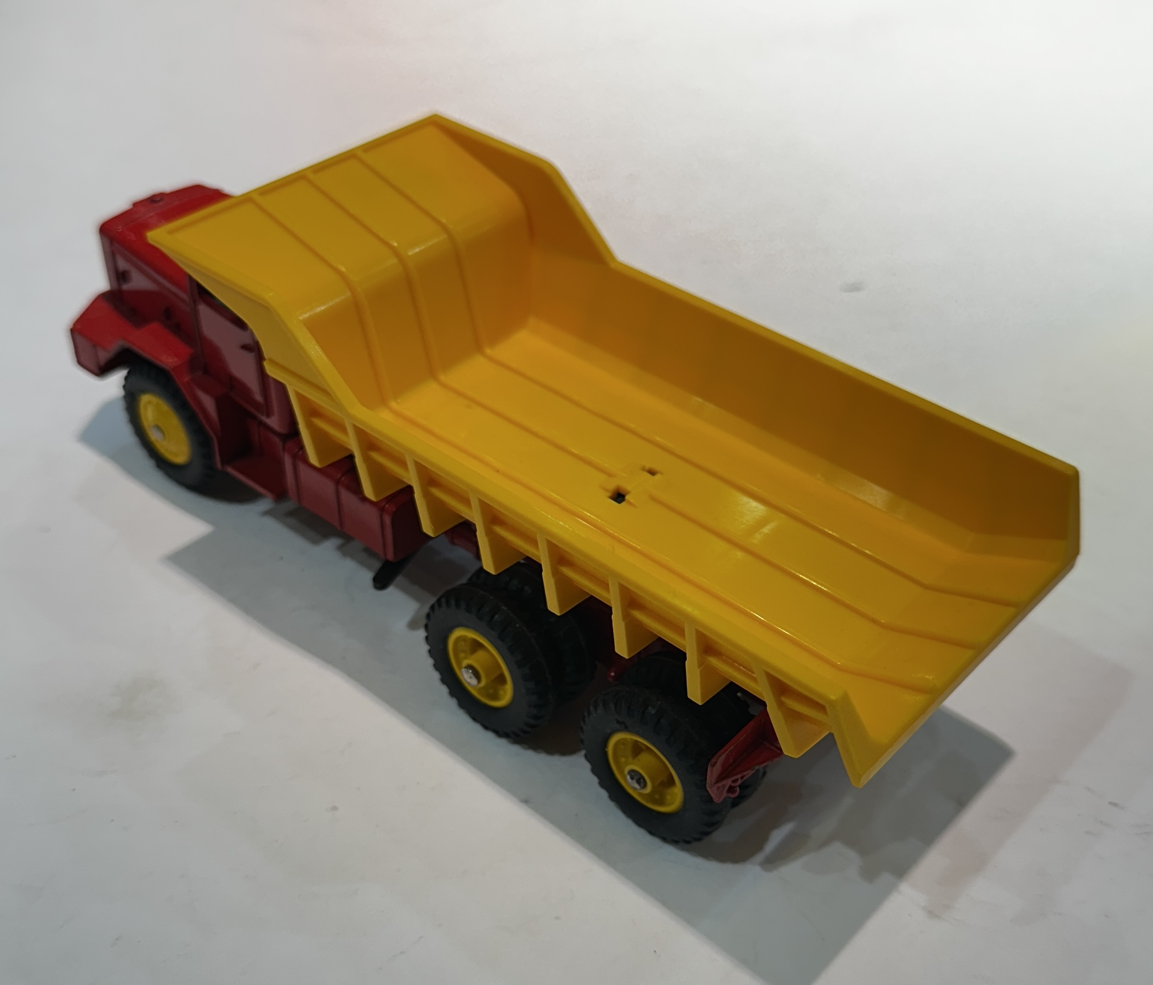 BERLIET GBO JAUNE ET  ROUGE DINKY 1/43