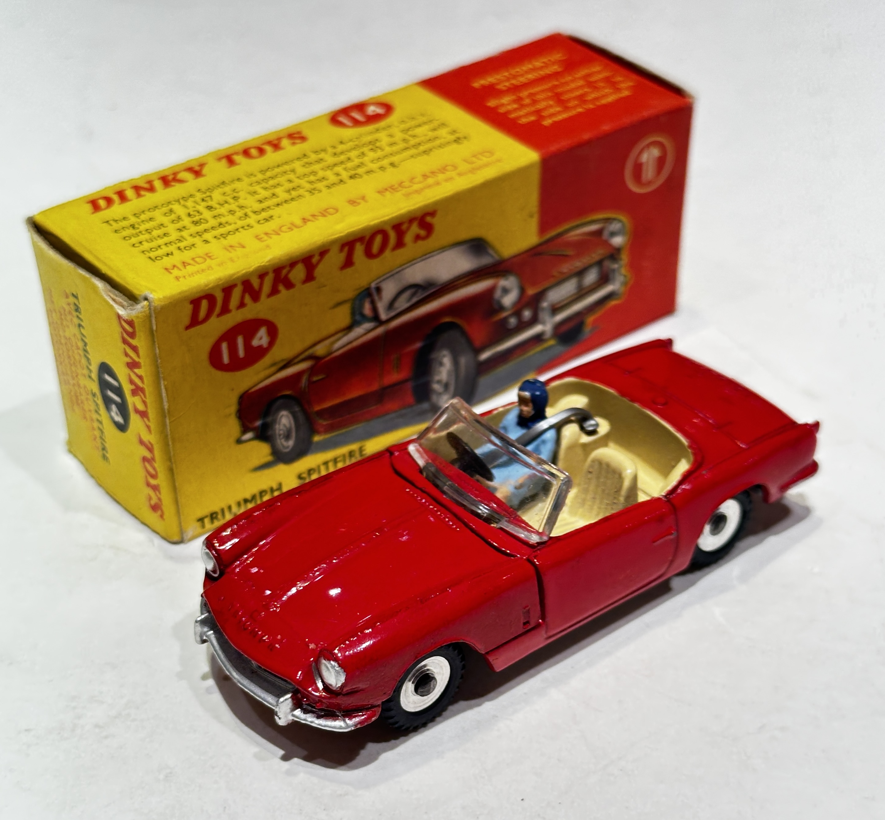 TRIUMPH SPITFIRE DINKY 1/43