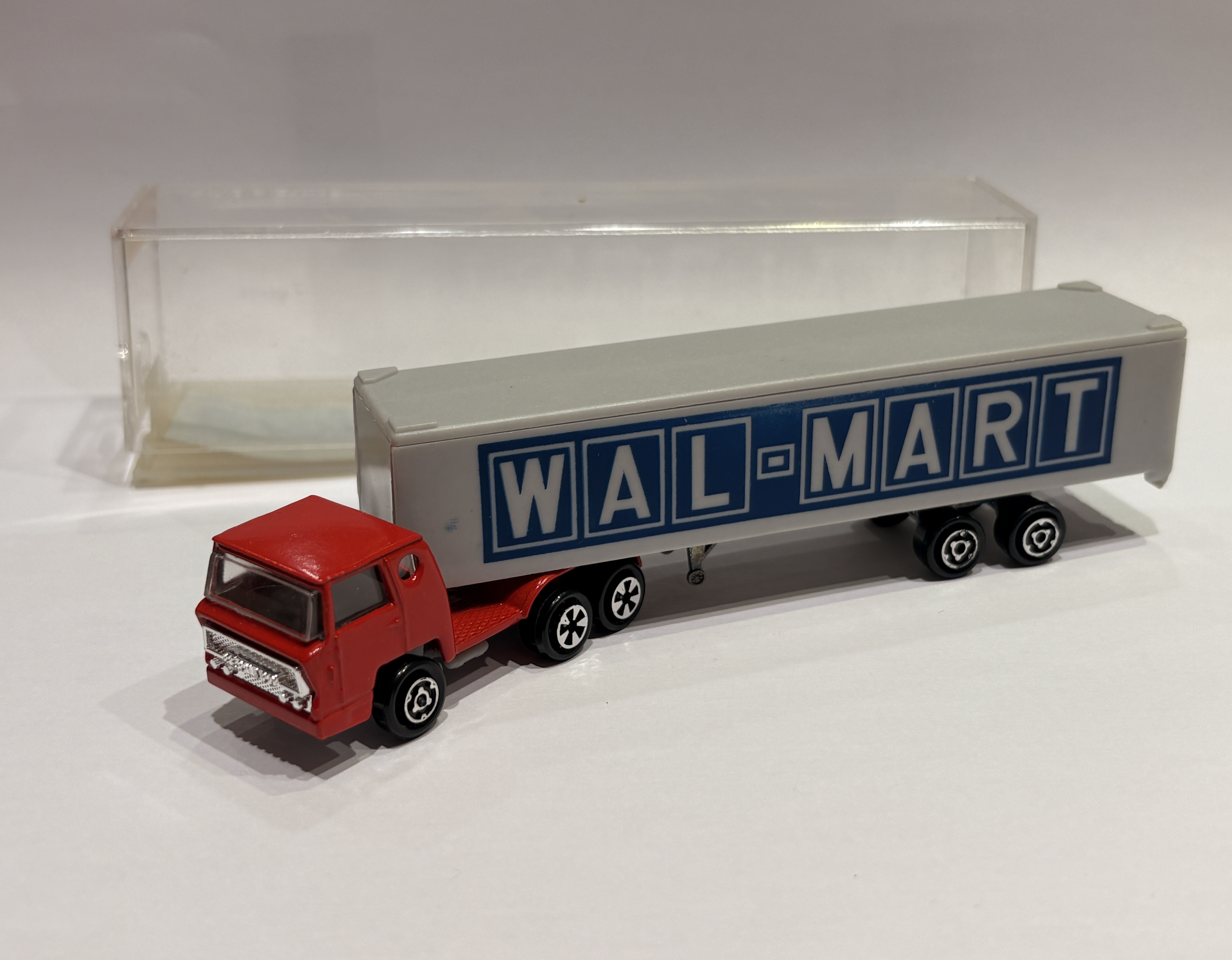 BERNARD SEMI CONTAINER MAJORETTE 1/87