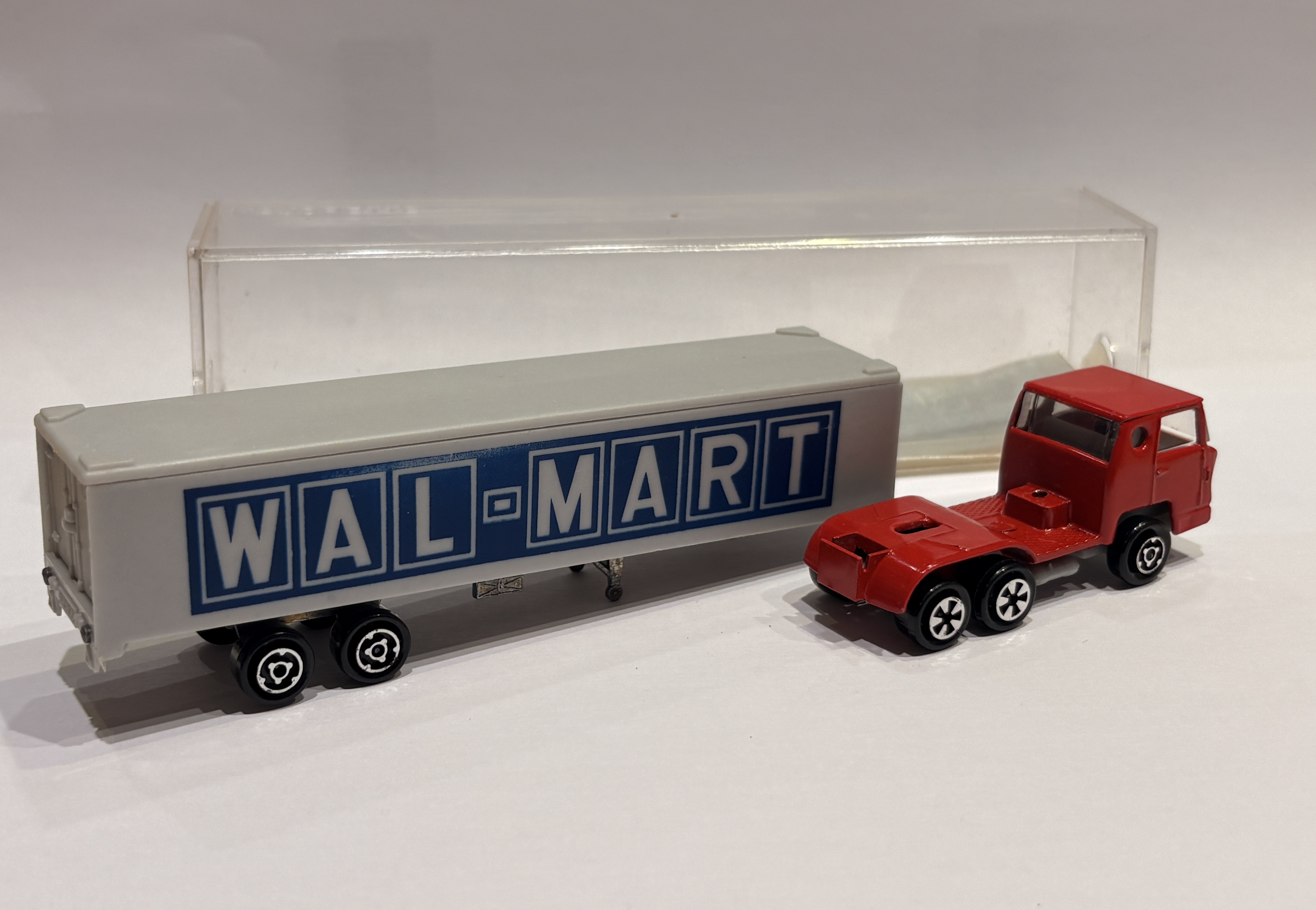 BERNARD SEMI CONTAINER MAJORETTE 1/87
