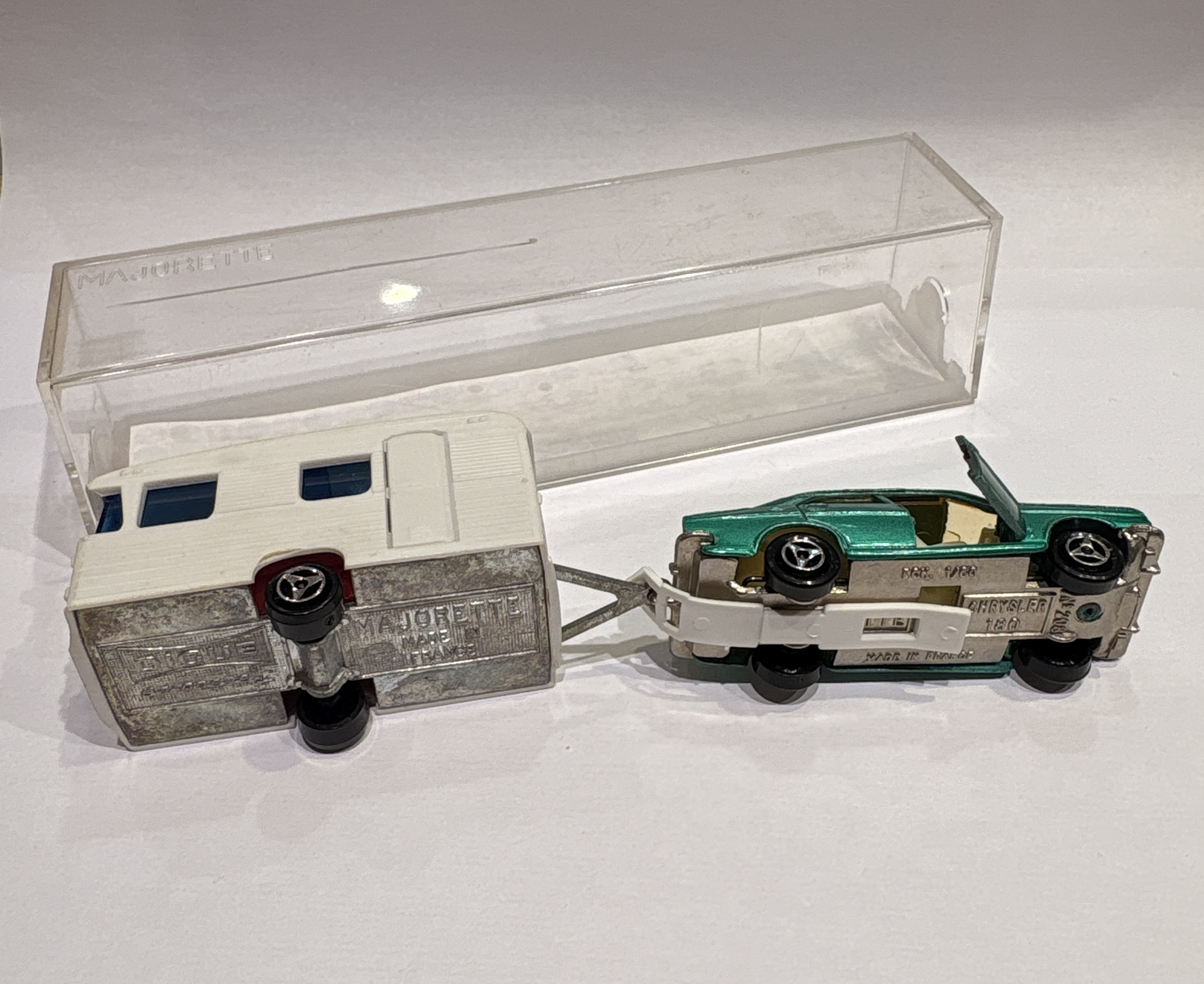 CHRYSLER 180 & CARAVANE DIGUE  MAJORETTE 1/64
