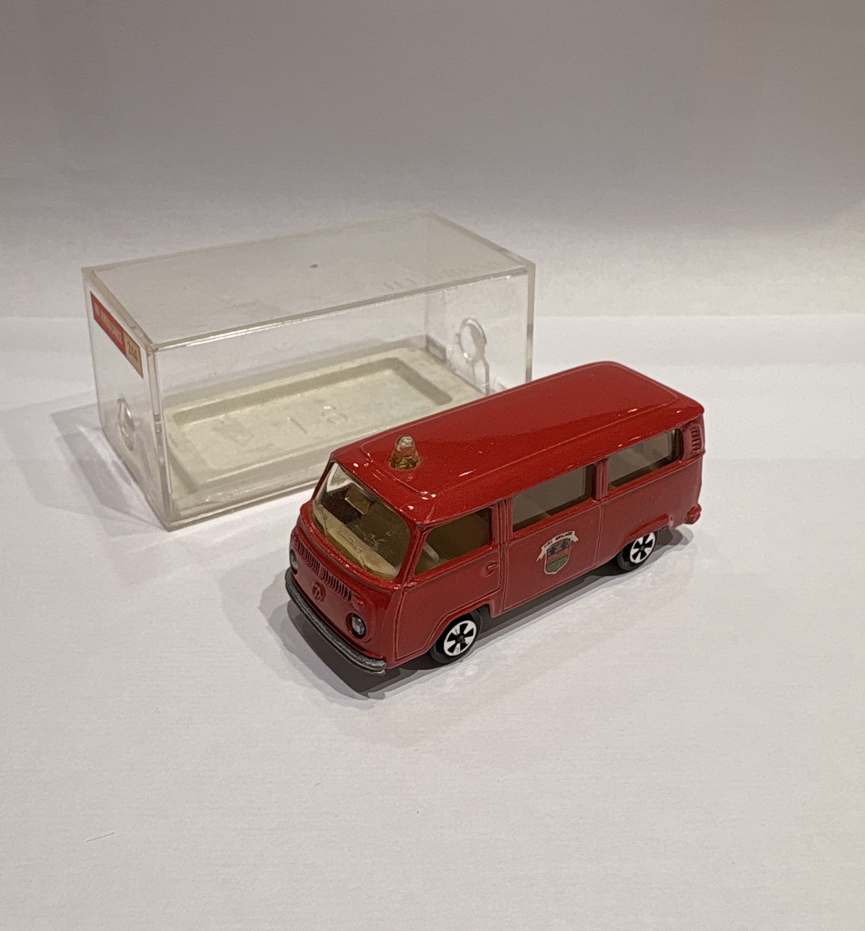 VW KOMBI T2 AMBULANCE MAJORETTE 1/64