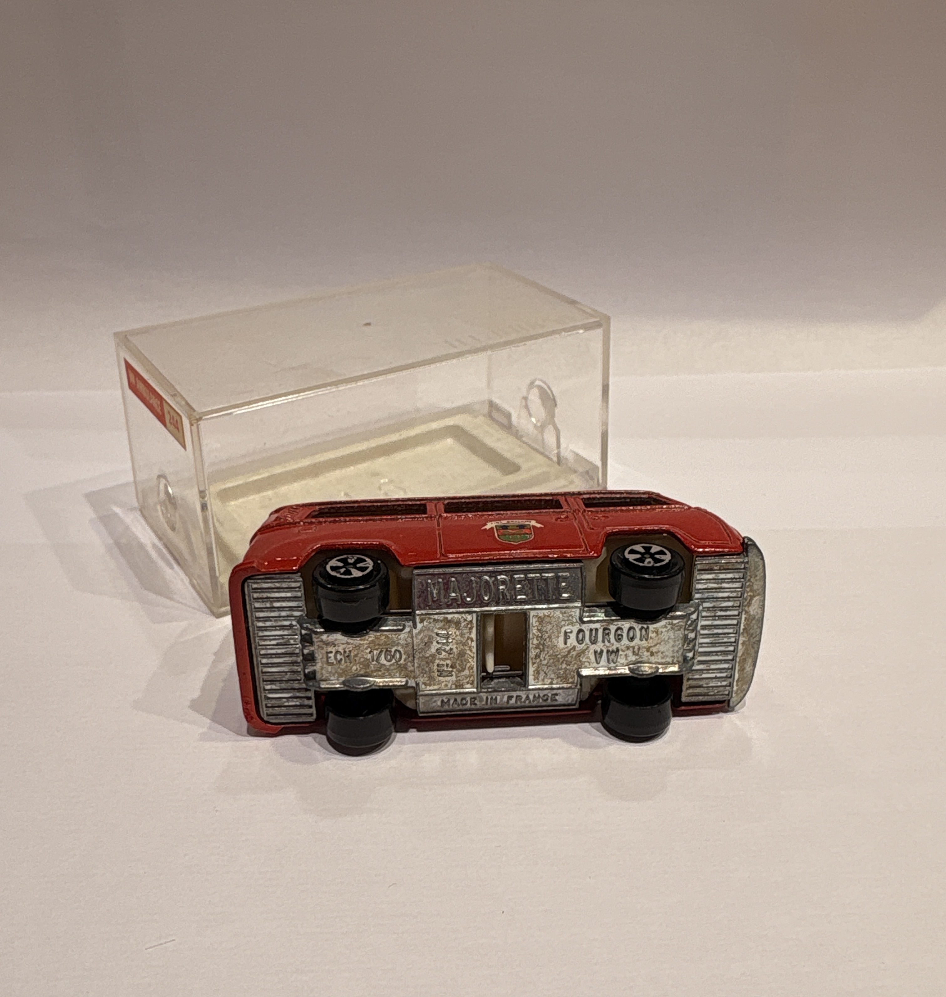VW KOMBI T2 AMBULANCE MAJORETTE 1/64