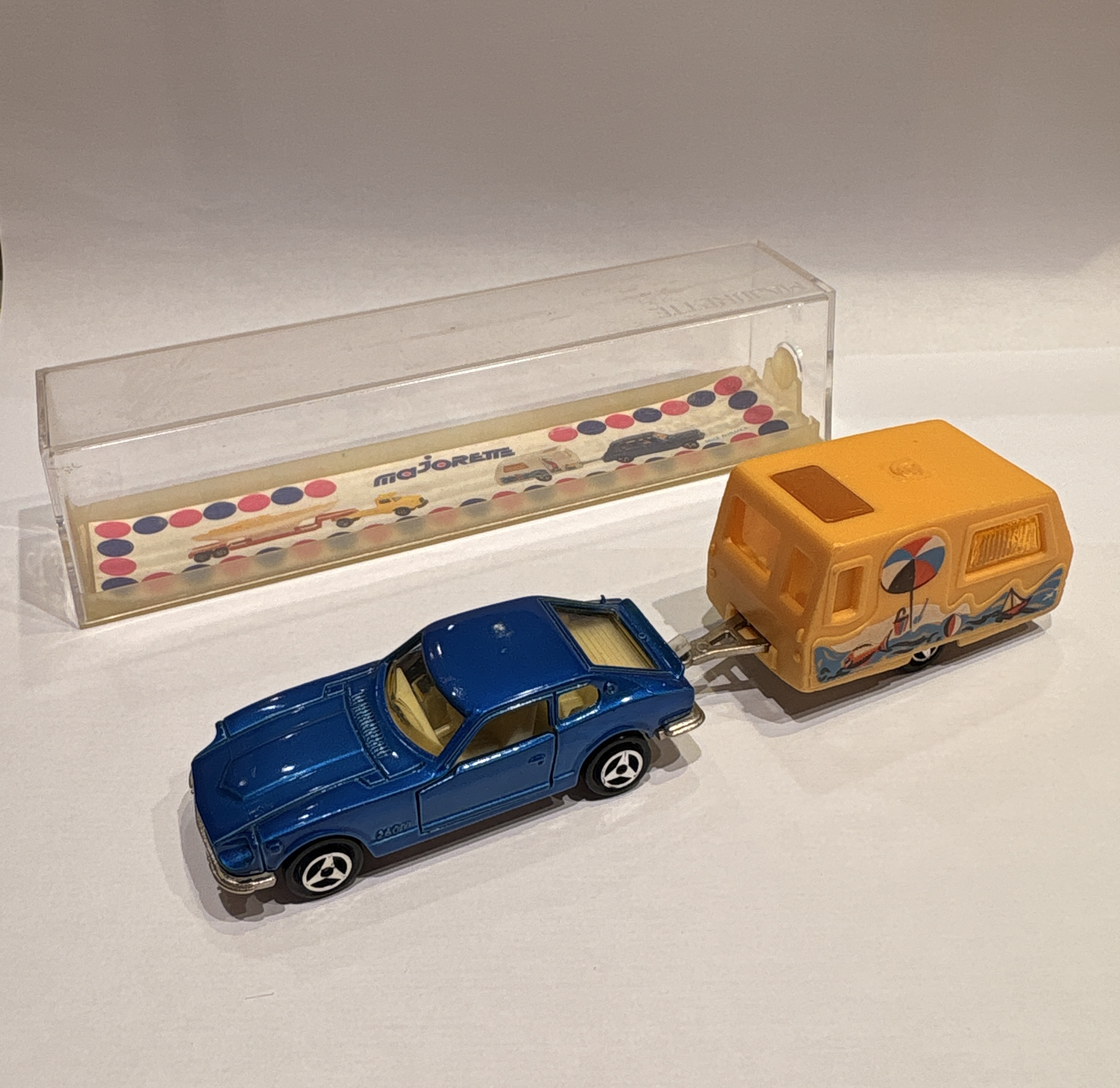 DATSUN 260Z & CARAVAN ST-TROPEZ MAJORETTE 1/64
