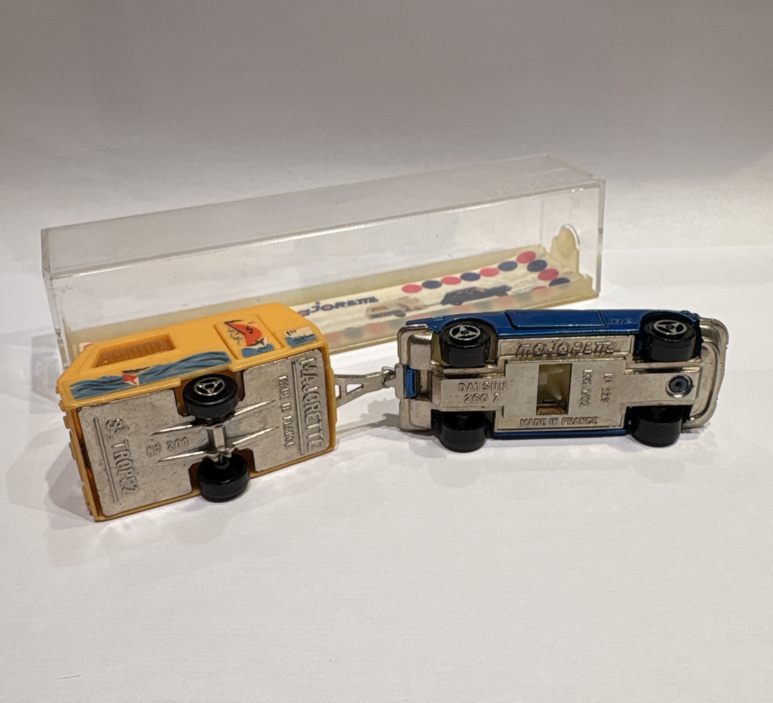 DATSUN 260Z & CARAVANE ST-TROPEZ MAJORETTE 1/64