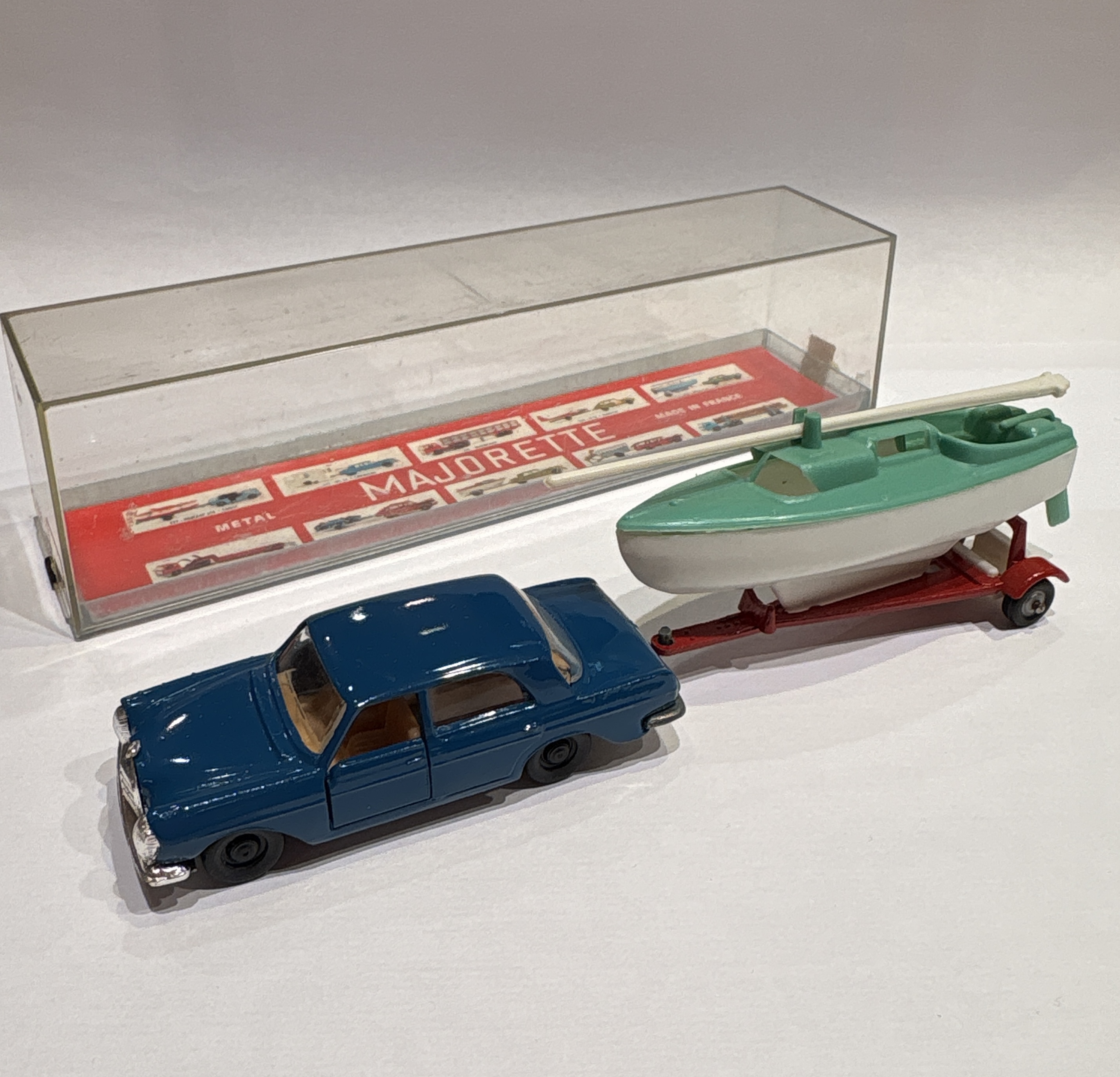 MERCEDES-BENZ 208 SE MAJORETTE 1/64