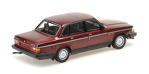 VOLVO 240 GL ROUGE METALLIQUE MINICHAMPS 1/18°