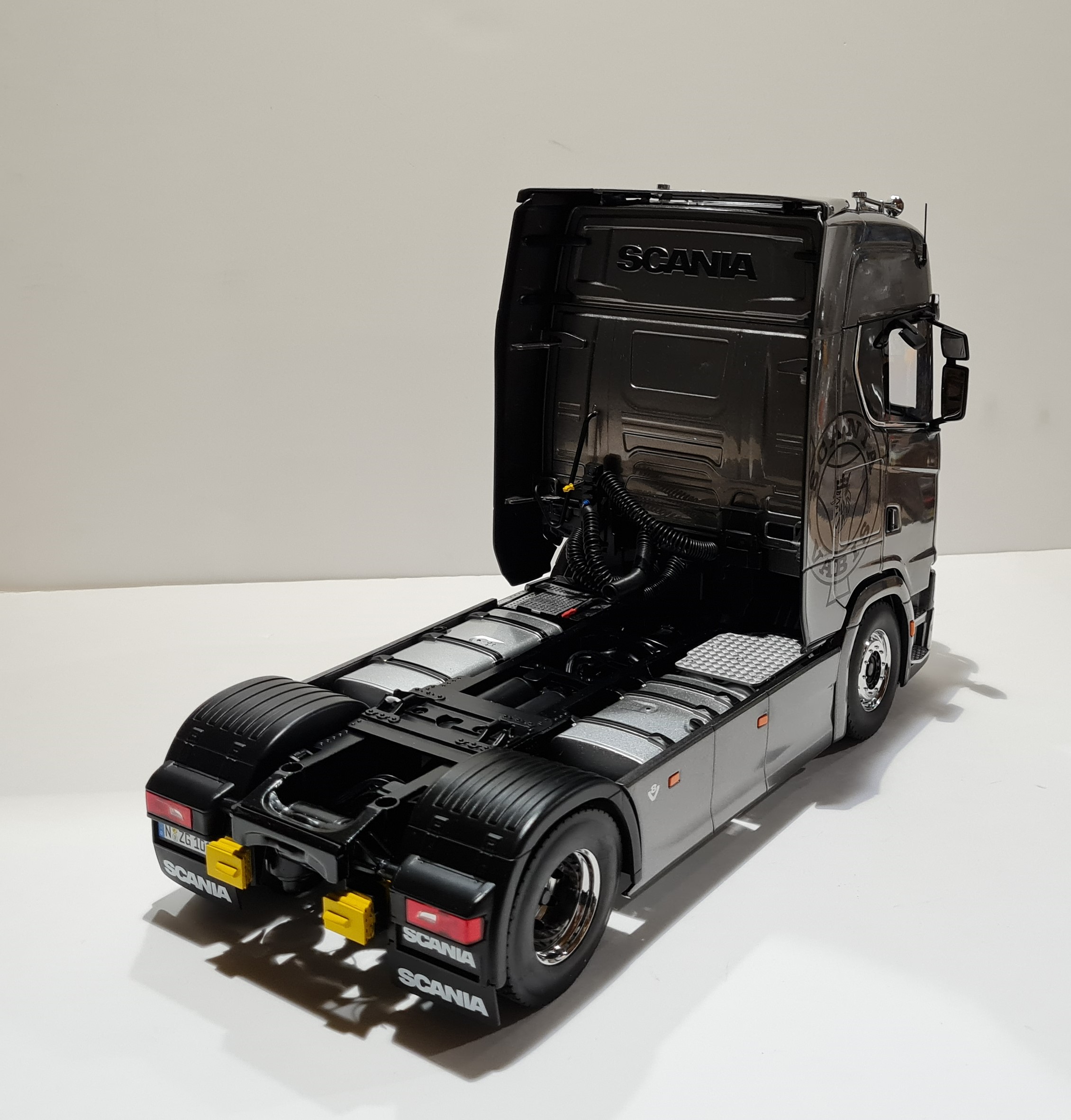 SCANIA 730 S V8 NZG 1/18°