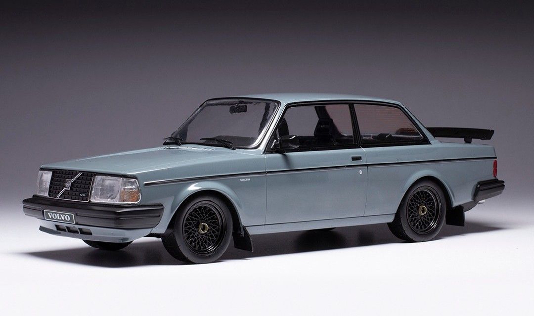 VOLVO 240 TURBO CUSTOM 1985 IXO 1/18°