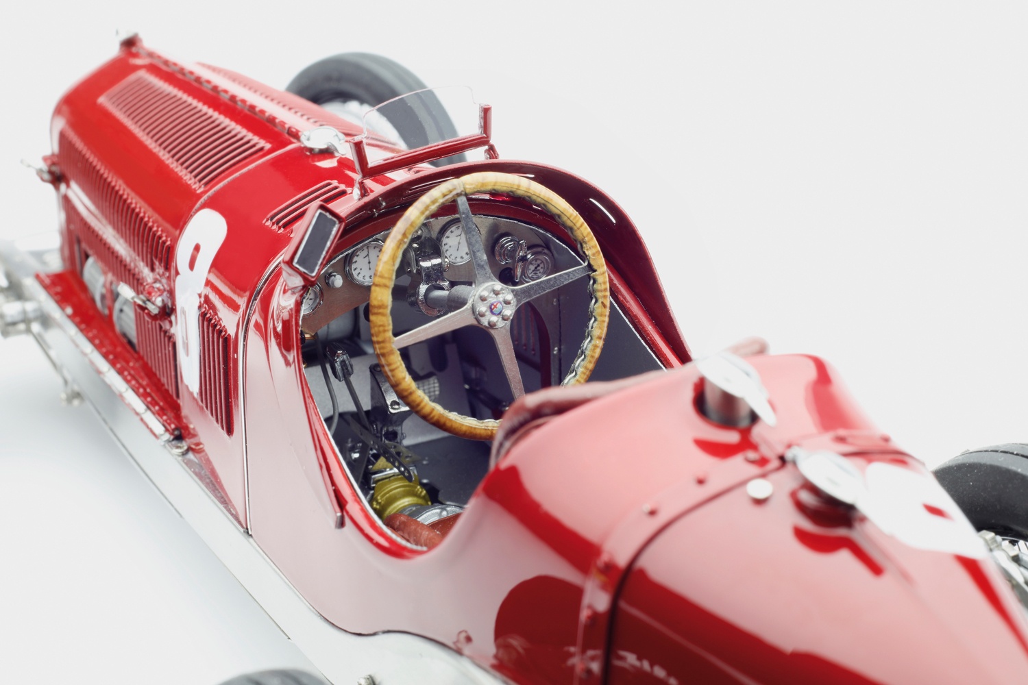 ALFA ROMEO P3 TIPO B N°8 T.NUVOLARI VAINQUEUR GP ITALIE1932 CMC 1/18°