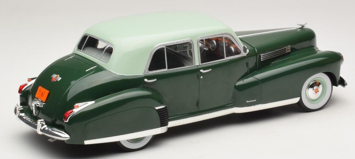 CADILLAC FLEETWOOD SERIES 60 SPECIAL SEDAN GREEN  MODEL CAR 1/18