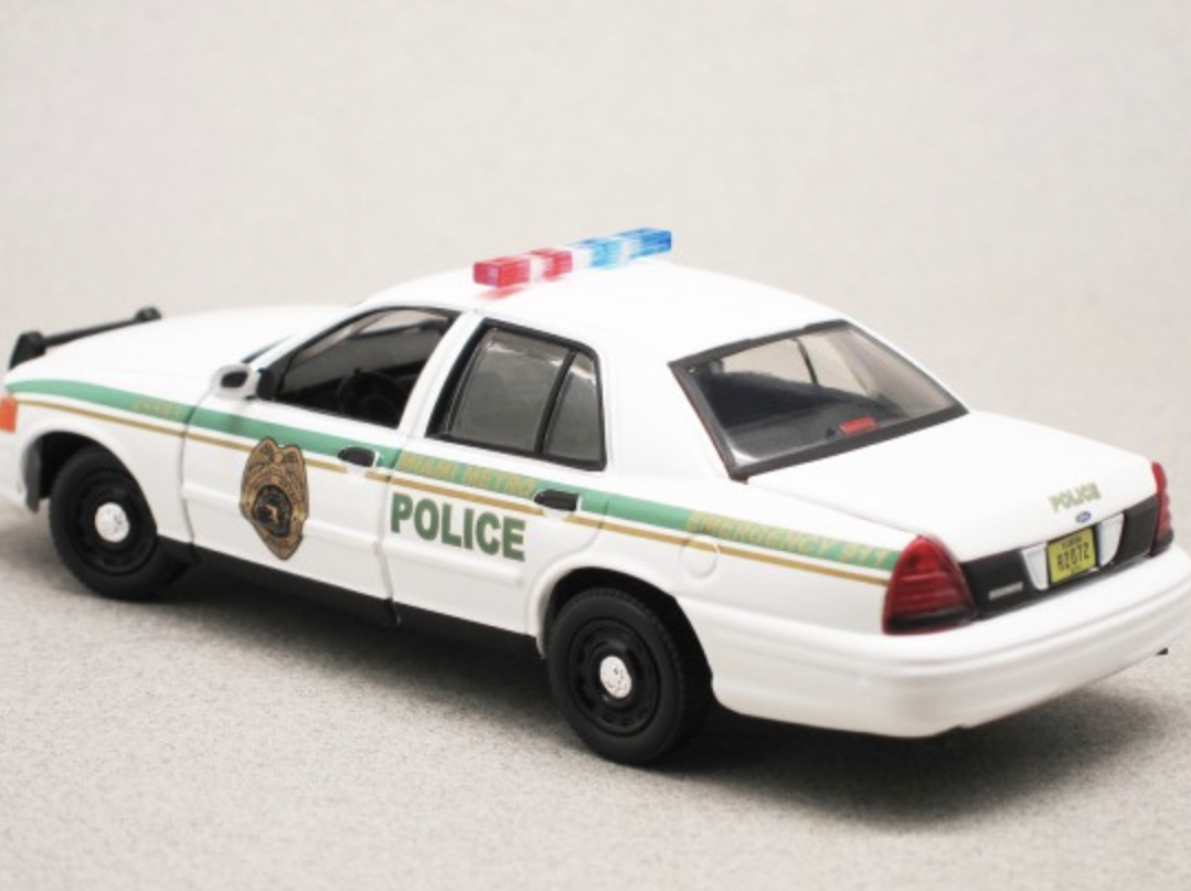 FORD CROWN VICTORIA "POLICE" 2001 GREENLIGHT 1/43°