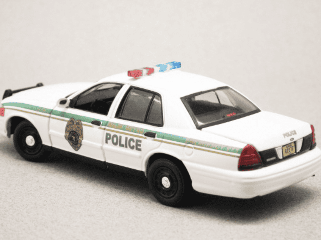 Ford Crown Victoria - Policia Metropolitana de Miami Dexter (2001