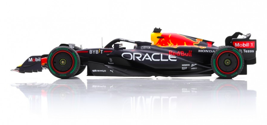 SPARK S8551 RED BULL Racing RB18 N°1 Oracle Red Bull Racing Vainqueur GP Japon 2022 (1/18)