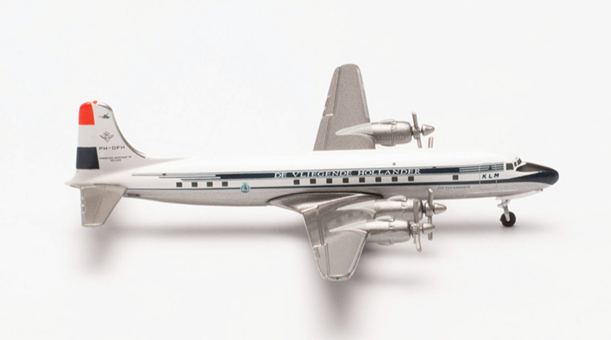 1946, gerade einmal ein Jahr nach Ende des Zweiten Weltkriegs, nahm KLM als erste europäische Airline Transatlantik-Verbindungen nach New York auf. Bis 1948 hatte sie bereits, auch mit Hilfe der damals neuen Douglas DC-6, ein umfangreiches Langstreckennet