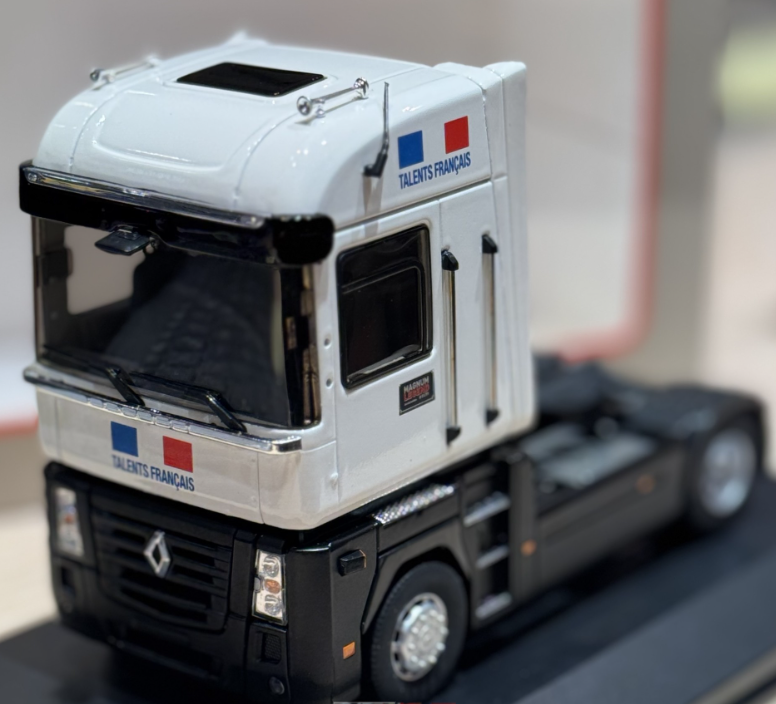 RENAULT TRACTEUR MAGNUM LEGEND TALENTS FRANCAIS ELIGOR 1/43°
