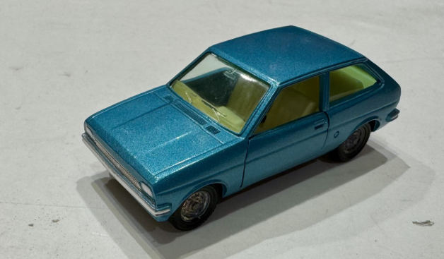 FORD FIESTA BLEU DINKY 1/43°