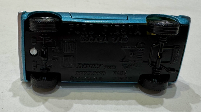 FORD FIESTA BLEU DINKY 1/43°