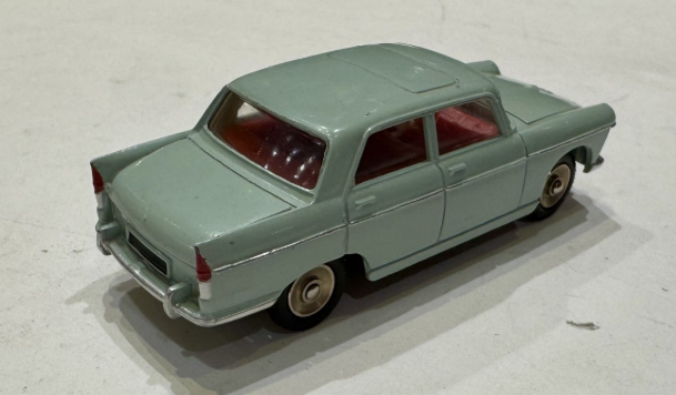 PEUGEOT 404 BLEU DINKY 1/43°