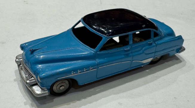 BUICK ROADMASTER BLEU DINKY 1/43°