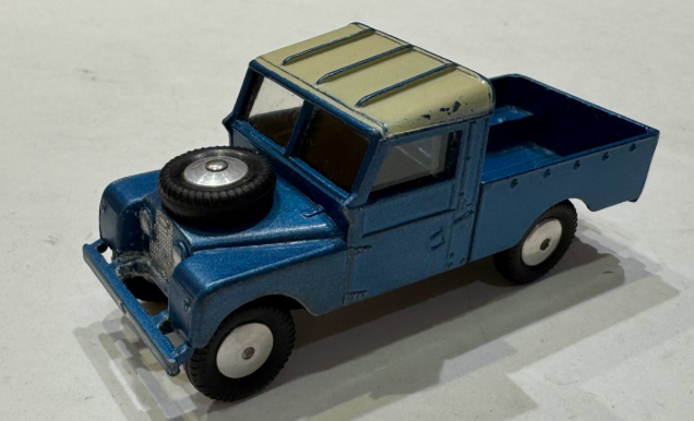 LAND ROVER 109 WB BLEU CORGI 1/43°