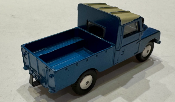 LAND ROVER 109 WB BLEU CORGI 1/43°
