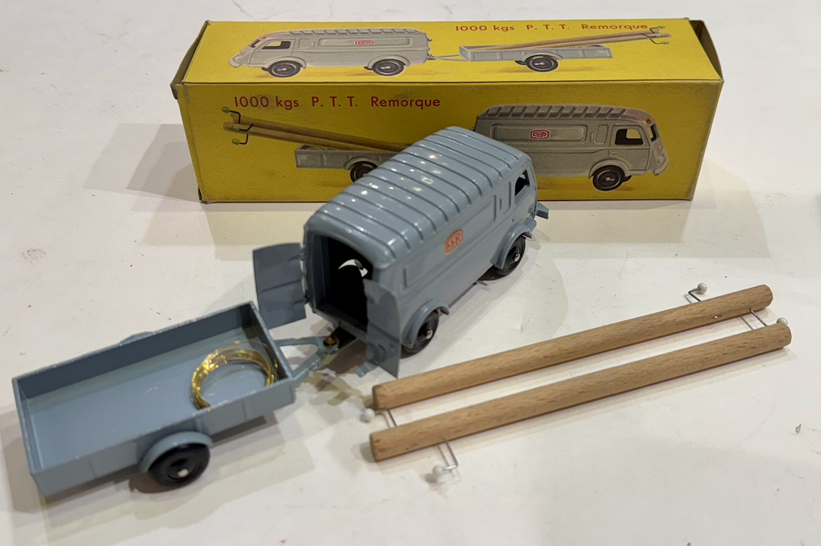 RENAULT REMORQUE 1000 KGS P.T.T. CIJ 1/43°