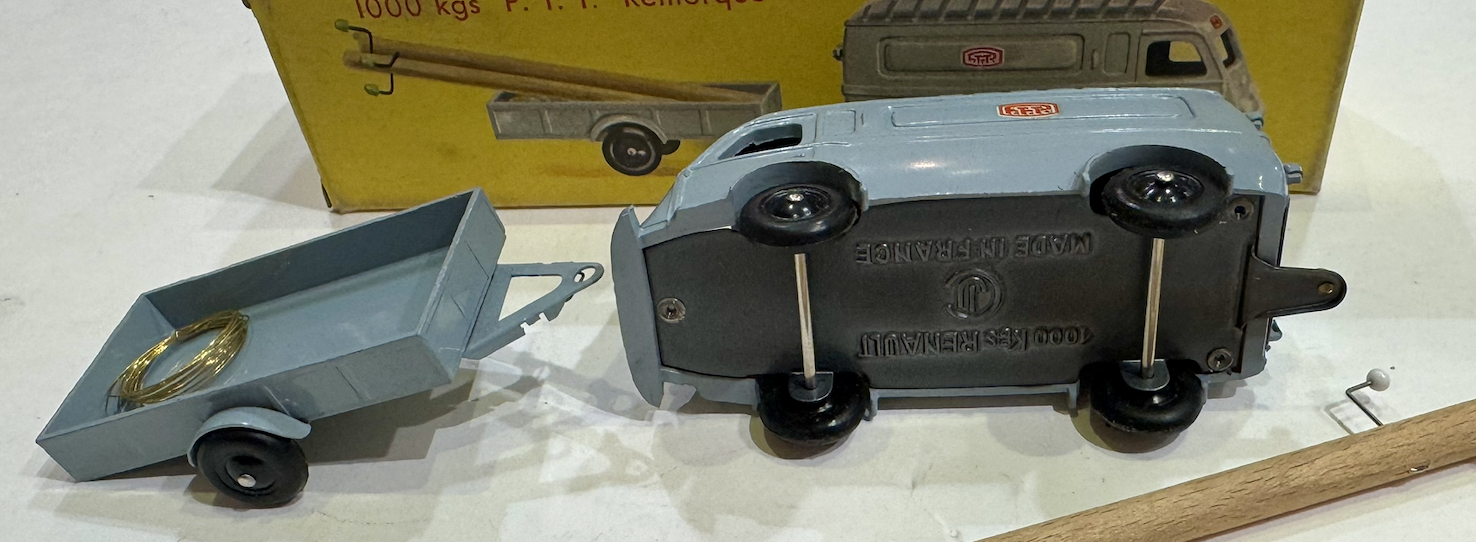 RENAULT REMORQUE 1000 KGS P.T.T. CIJ 1/43°