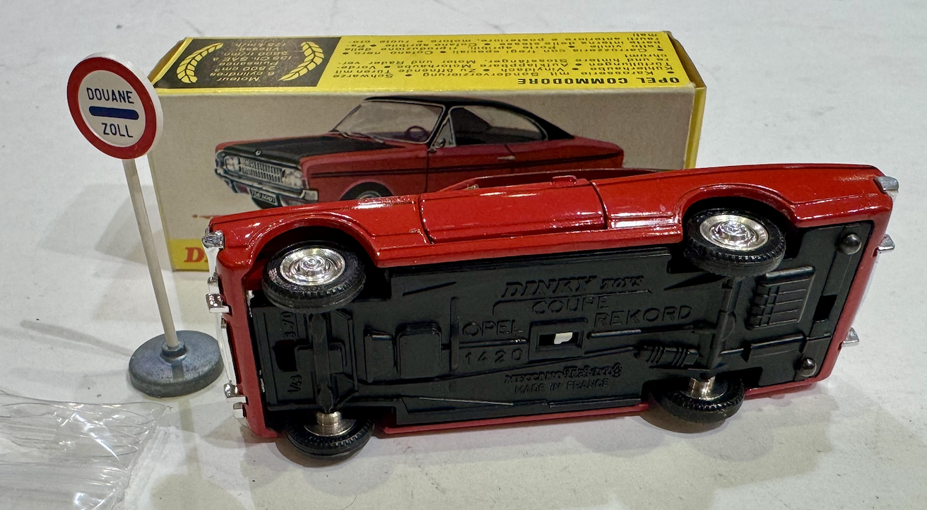 OPEL COMMODORE DINKY TOYS 1/43°