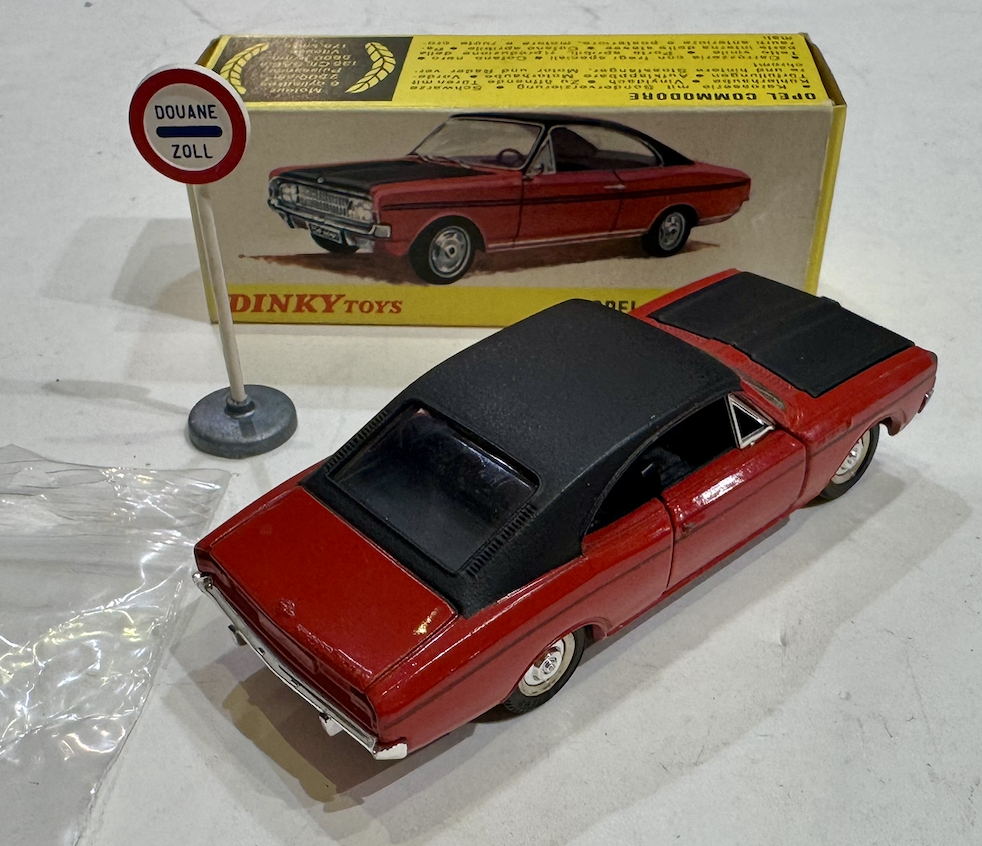 OPEL COMMODORE DINKY TOYS 1/43°