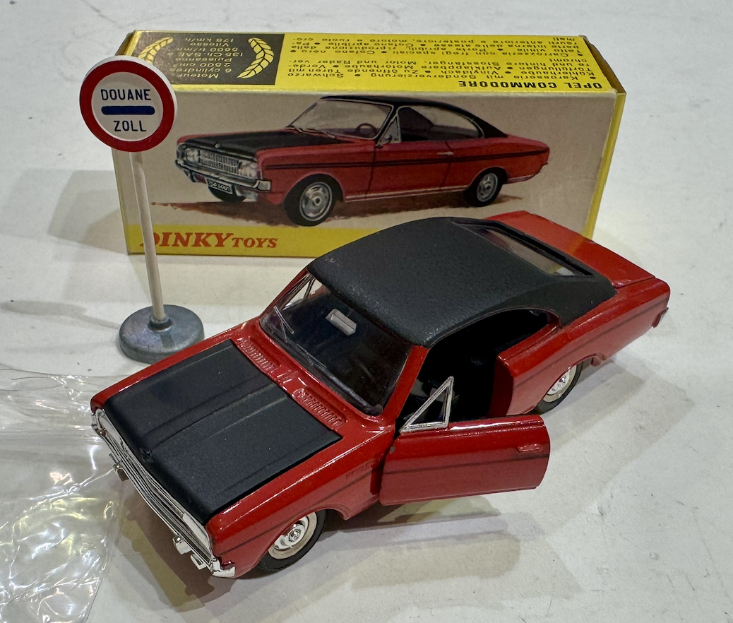 OPEL COMMODORE DINKY TOYS 1/43°