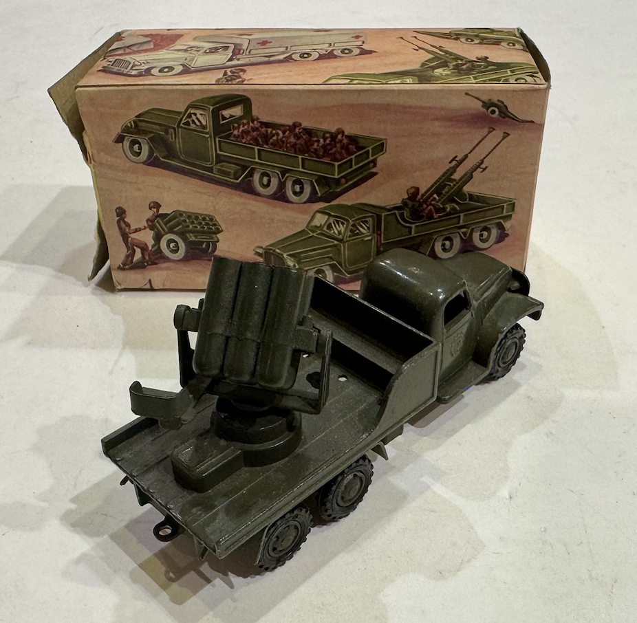 CAMION MILITAIRE REMORQUE PROJECTEUR FJ 1/43°