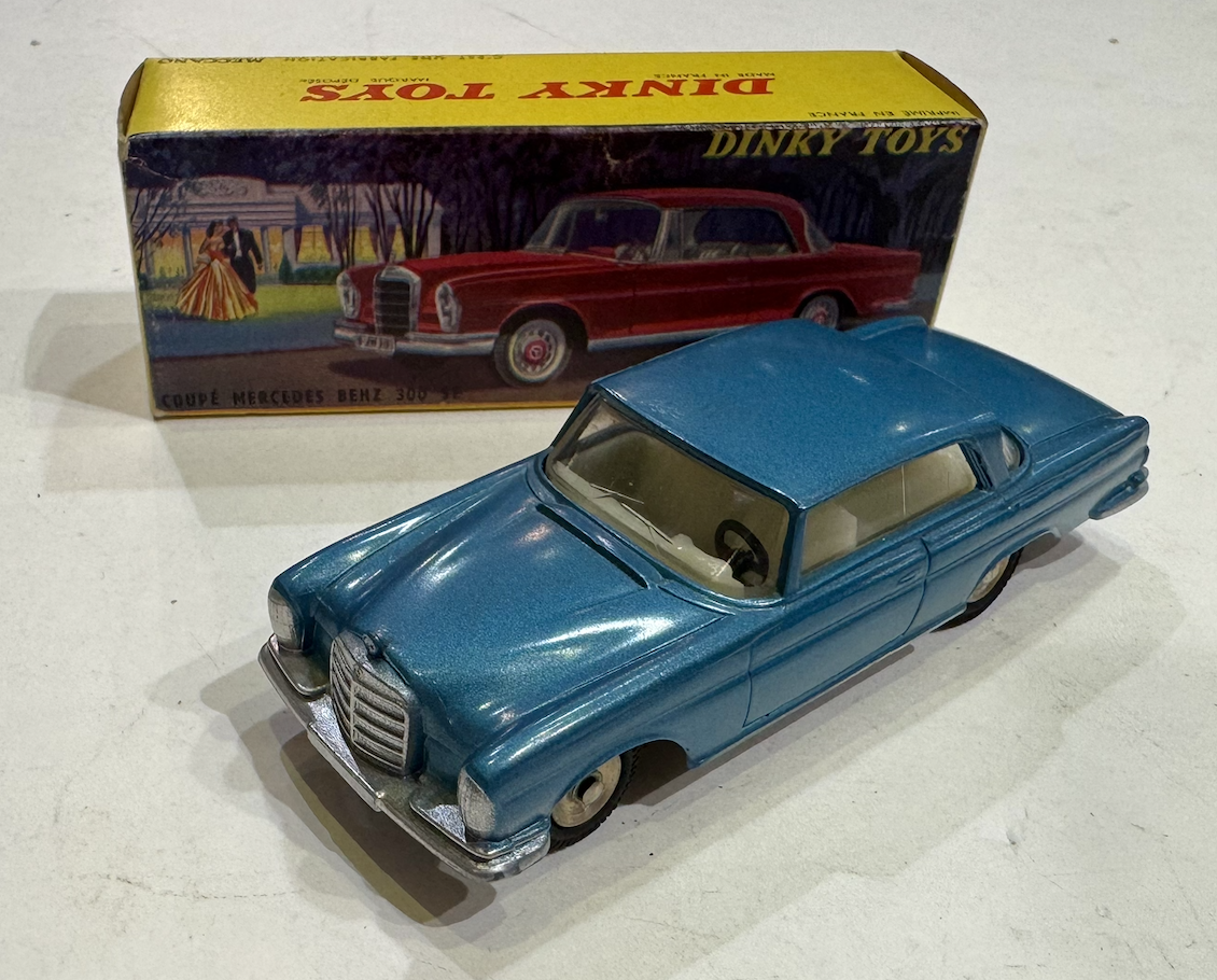 MERCEDES BENS 300 SL COUPE DINKY TOYS 1/43°