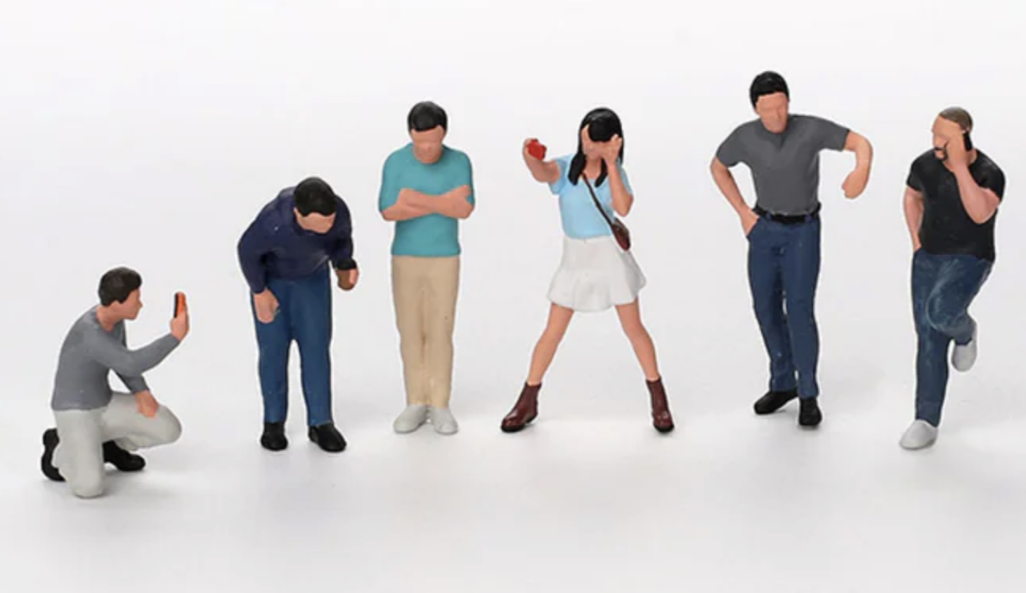 FIGURINE : PASSIONNÉS DE VOITURES MINI GT 1/64°