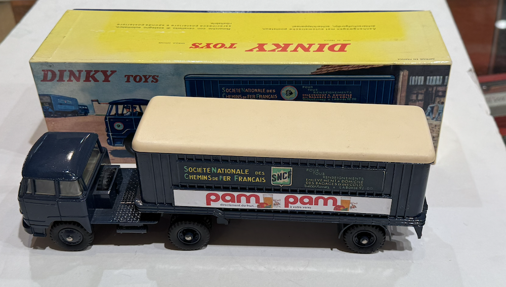 TRACTEUR UNIC ET SEMI-REMORQUE SNCF DINKY TOYS 1/43
