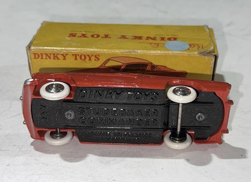 STUDEBAKER COMMANDER DINKY TOYS 1/43°