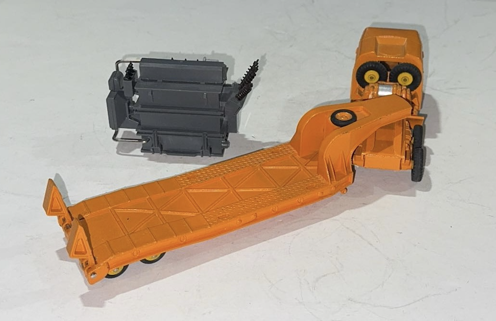 BERLIET TOUT TERRAINS + TRANSFORMATEUR TRIPHASE 5000 KVA DINKY TOYS 1/43°