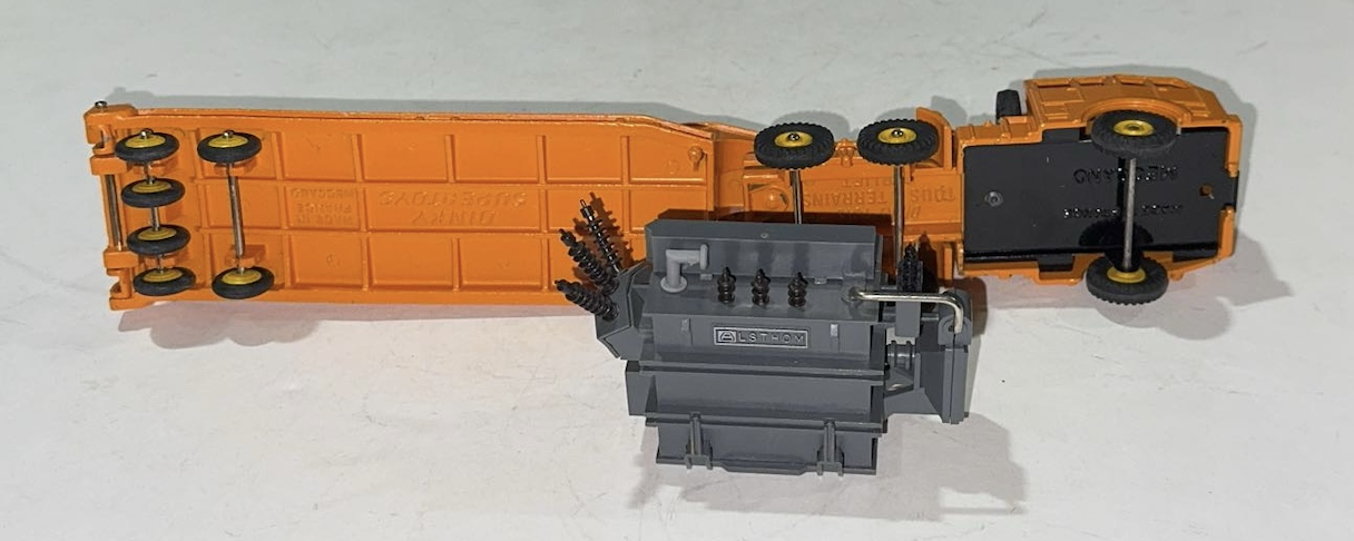 BERLIET TOUT TERRAINS + TRANSFORMATEUR TRIPHASE 5000 KVA DINKY TOYS 1/43°