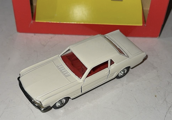 FORD MUSTANG SOLIDO 1/43°