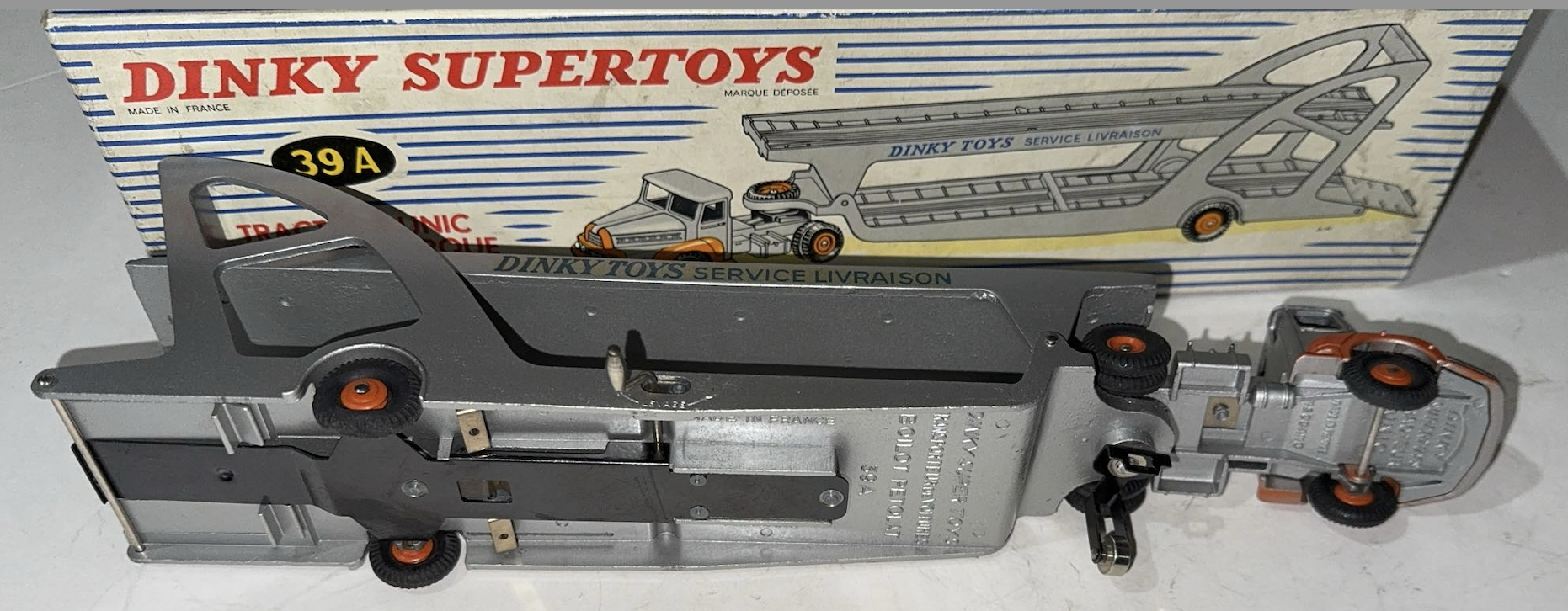 TRACTEUR UNIC ET SEMI REMORQUE PORTE VOITURES BOILOT DINKY 1/43°