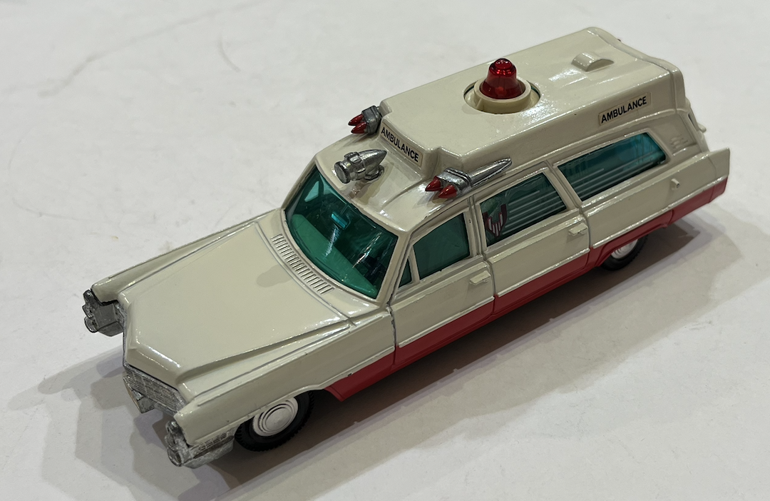 CADILLAC SUPERIOR RESCULER AMBULANCE DINKY TOYS 1/43°